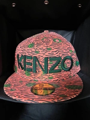 Boné de colaboração Kenzo masculino era edição limitada estilo design artístico ousado icônico - Imagem 1 de 4