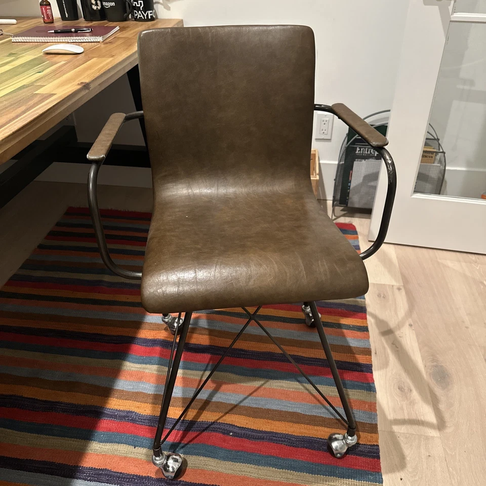 Silla Escritorio Cuero con Ruedas West Elm Marrón Moderna y Contemporánea Foto 1 de 4