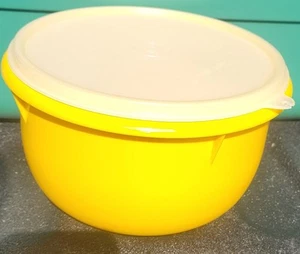 Tupperware Fix-N-Mix 6 Cup Yellow Mixing Bowl 271 & Sheer Seal - Bild 1 von 2