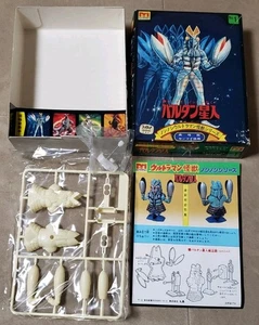 KIT MODELO MARUSHO CIB Ultraman Alien Baltan vintage nuevo en stock - Imagen 1 de 13