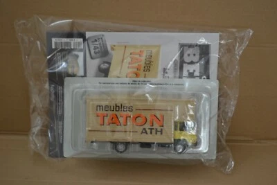 COLLECTION BERLIET N°91 BERLIET DAUPHIN 560 K à CAPUCINE - MEUBLES TATON 1/43   - Photo 1/4
