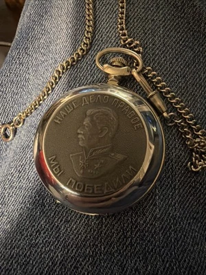 Reloj Bolsillo Molnija Vintage con Números Romanos Movimiento Mecánico Foto 1 de 4