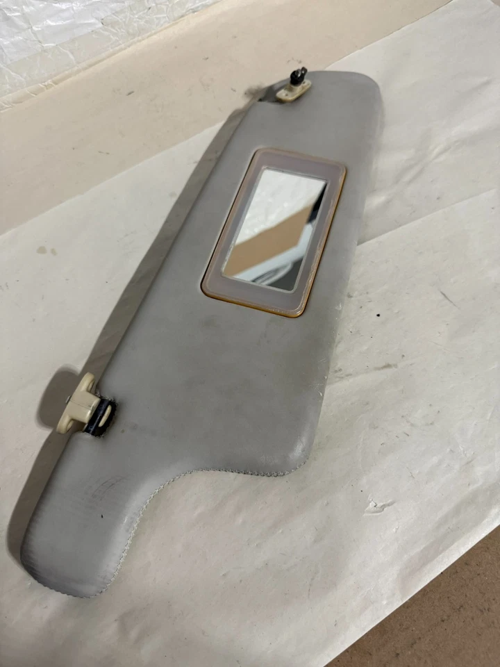 **Parasol BMW E23 733i 735i 745i L7 cuero raro pasajero (R) Foto 1 de 4