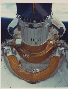 STS-26 TDRS Satellite Deployment Space Shuttle 1988 - Original NASA Photo - Picture 1 of 2