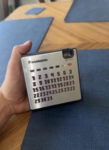 Radio AM Calendario Perpetuo Panasonic R-77 Vintage Era Espacial Años 70 PROBADO - Imagen 1 de 6