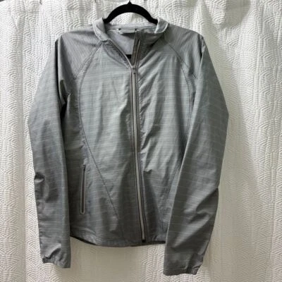 Chaqueta Atlética Athleta Rendimiento Ligero Cremallera Completa Gris Rayas Foto 1 de 4