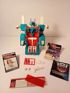 Vintage 1985 Transformers G1 Ultra Magnus, Complete, with manual and weapons. - Picture 1 of 6