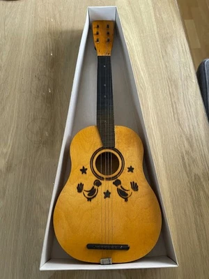 Kindergitarre von HCM Deko - Bild 1 von 4