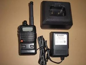 Vertex VX-10u, UHF (450-485 MHz) Handheld Radio, Quick Charger, Battery - Picture 1 of 3