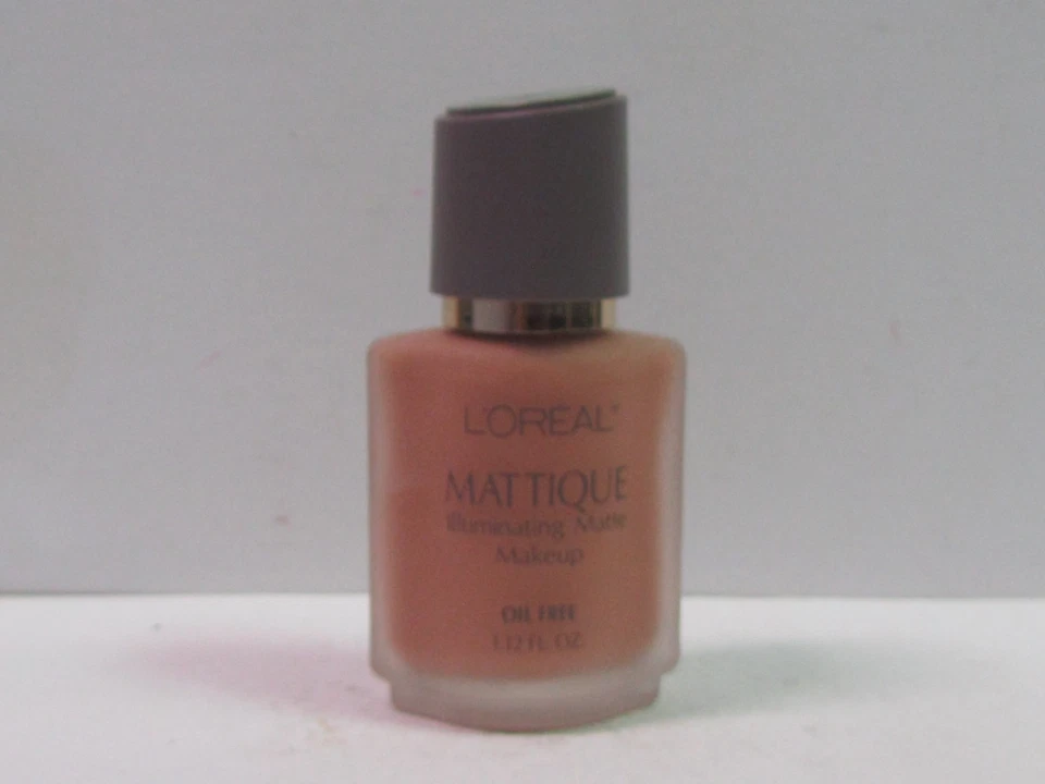 L'Oreal Mattique Illuminating Matte Makeup Oil Free 1.12 oz color Rich Beige - Image 1 of 1