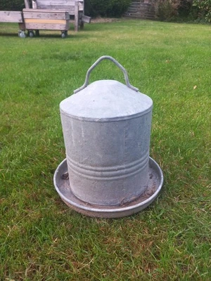 ancien abreuvoir mangeoire en zinc galva Poules ...Jardin   - Photo 1/3