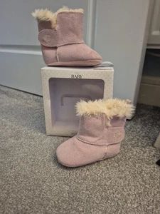 Baby Booties In Dusky Pink Marks and Spencers BNIB - Picture 1 of 6