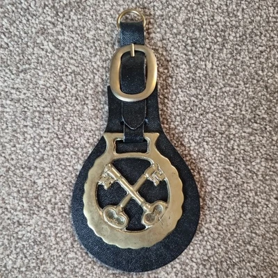 Vintage Shire Horse Brass with St Peter's Cross Keys - Image 1 of 3