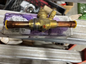 Sporlan 5/8" Serviceventil mit Druckhahn - Bild 1 von 2