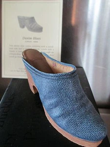 JUST THE RIGHT SHOE DENIM BLUES ORIGINAL BOX WITH COA 25144 - Picture 1 of 4