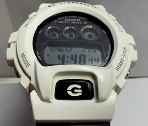 Reloj digital Casio G-Shock 3179 negro blanco resistente solar GW-6900GW funciona - Imagen 1 de 16
