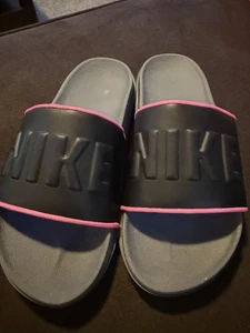 Nike Off Court Slide Damen Sandalen dunkelgrau-pink-schwarz BQ4632-004 Größe 6 - Bild 1 von 5