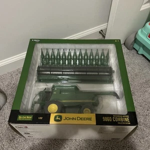 Combinación John Deere 9860 1/32 con cabezales dobles de maíz y frijol - Imagen 1 de 7