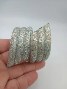  Vintage MID CENTURY CONFETTI LUCITE CLAMPER BYPASS BANGLE BRACELET - Picture 1 of 6