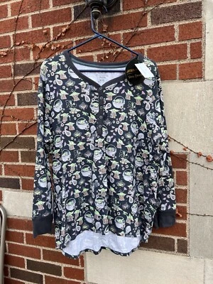 Nuevo con etiquetas ~ Vera Bradley Star Wars Mando ~ Grogu Medallion (XL) Pijama Top Mujer Foto 1 de 4