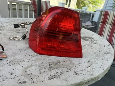 09-11 Luz trasera izquierda bmw 335xi 335i 328i 328xi e90 lci sedán 63214871735 Foto 1 de 2