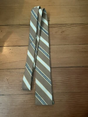 Corbata cuello cuadrado a rayas marrón vintage de Cavalier of Louisville Foto 1 de 4