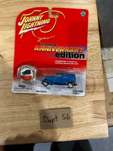 Johnny Lightning 10th Anniversary 1933 Ford Lieferung, blau, 1:64, Neu im Karton - Bild 1 von 3