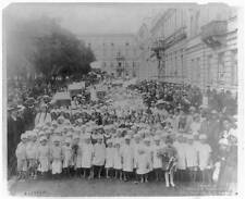 Photo:Polish orphans greet US relief commission,1919