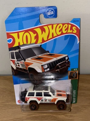 HOT WHEELS ‘95 JEEP CHEROKEE TREASURE HUNT ‘MUD STUDS’ 4/5 2023 - Image 1 of 3
