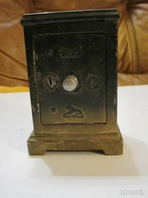 ANCIENNE TIRELIRE JEP EN TOLE COFFRE FORT - Photo 1/4