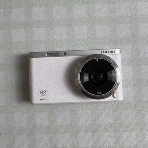 Samsung NX Mini White 20.5MP Flip Screen Mirrorless Digital Camera - Picture 1 of 6