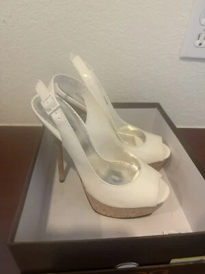 Tacones de aguja Bebe charol blanco nuevos en caja talla 8 Foto 1 de 4