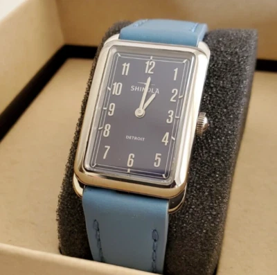 Reloj Shinola The MULDOWNEY, CARA AZUL MARINO - Banda Azul Foto 1 de 4