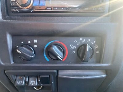 Interruptor selector de aire acondicionado usado se adapta a: Jeep Wrangler LHD 2002 con aire acondicionado grado C Foto 1 de 4