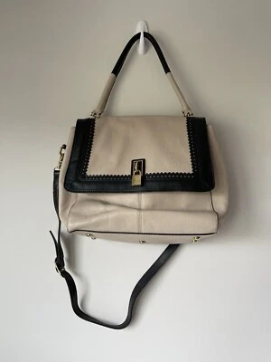 Bolso Bandolera Emma Fox Cuero Cartera Crema Beige Negro Tamaño Mediano Dorado Herrajes Foto 1 de 4