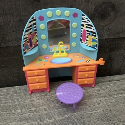 Tocador para casa de muñecas vintage Groovy Girls SITTIN' PRETTY HAIR SALON 2003 Manhattan Foto 1 de 4