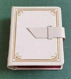 Minilibro de la RDA - Berlín ciudad de la música - medalla de porcelana 750 años Berlín - Imagen 1 de 5