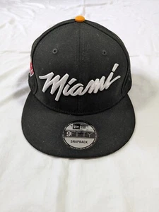 Cappello Snapback South Beach Miami Heat Vice New Era 9FIFTY NBA City Edition - Foto 1 di 8