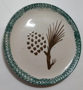 Ganz grünes Schwammgeschirr 10" Teller erhöhte Textur Kiefer Kegel Design - Bild 1 von 6