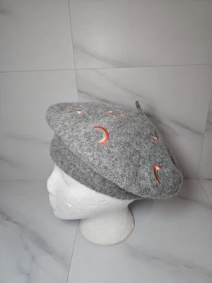 Boina Y2K Accesorio Arco Iris Bordada Gris 100% Lana Foto 1 de 4