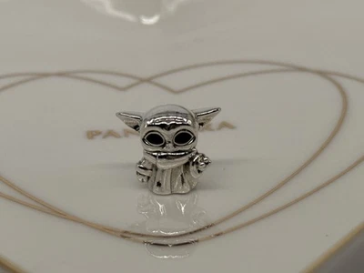 New 100% Genuine Authentic Pandora x Star Wars Grogu Baby Yoda Charm 799253C01. - Image 1 of 4