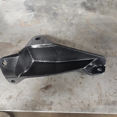 Soporte de barra de oruga de montaje en cuadro Ford 2000-2004 Super Duty F-250, F-350, Excursion Foto 1 de 4