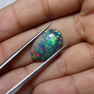 Cabujón ovalado de ópalo negro ahumado verde AAA natural de 4,5 quilates 17,4 x 11,4 mm Foto 1 de 4