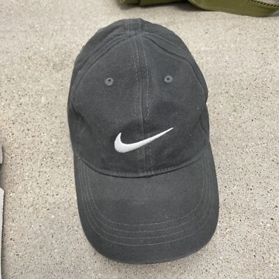 Gorra ajustable gris antracita para niños Nike Foto 1 de 3