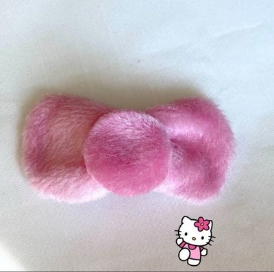 Pinza para el cabello hecha a mano personalizada de terciopelo rosa difusa Hello Ktty moño Foto 1 de 4