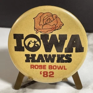1982 Iowa Hawkeyes Hawks Rose Bowl Football 2 1/4” Pinback Button HS29a - Picture 1 of 2