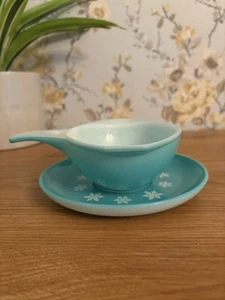 Vintage Pyrex Turquoise Blue SNOWFLAKE Sauce Gravy Boat With Saucer RARE Set VGC - Picture 1 of 9