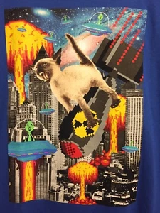 T-shirt Cat Alien City Under Attack XL videogioco schermo grafica blu royal NUOVA - Foto 1 di 4