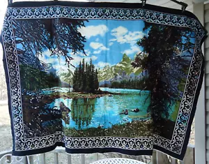 VTG Velveteen Mountain Woods River Landscape Wall Hanging Art Cabin Decor - Imagen 1 de 13