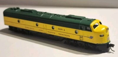 Con-Cor N Scale EMD E-8 Powered A Unit Chicago & Northwestern #5008 - Image 1 of 4